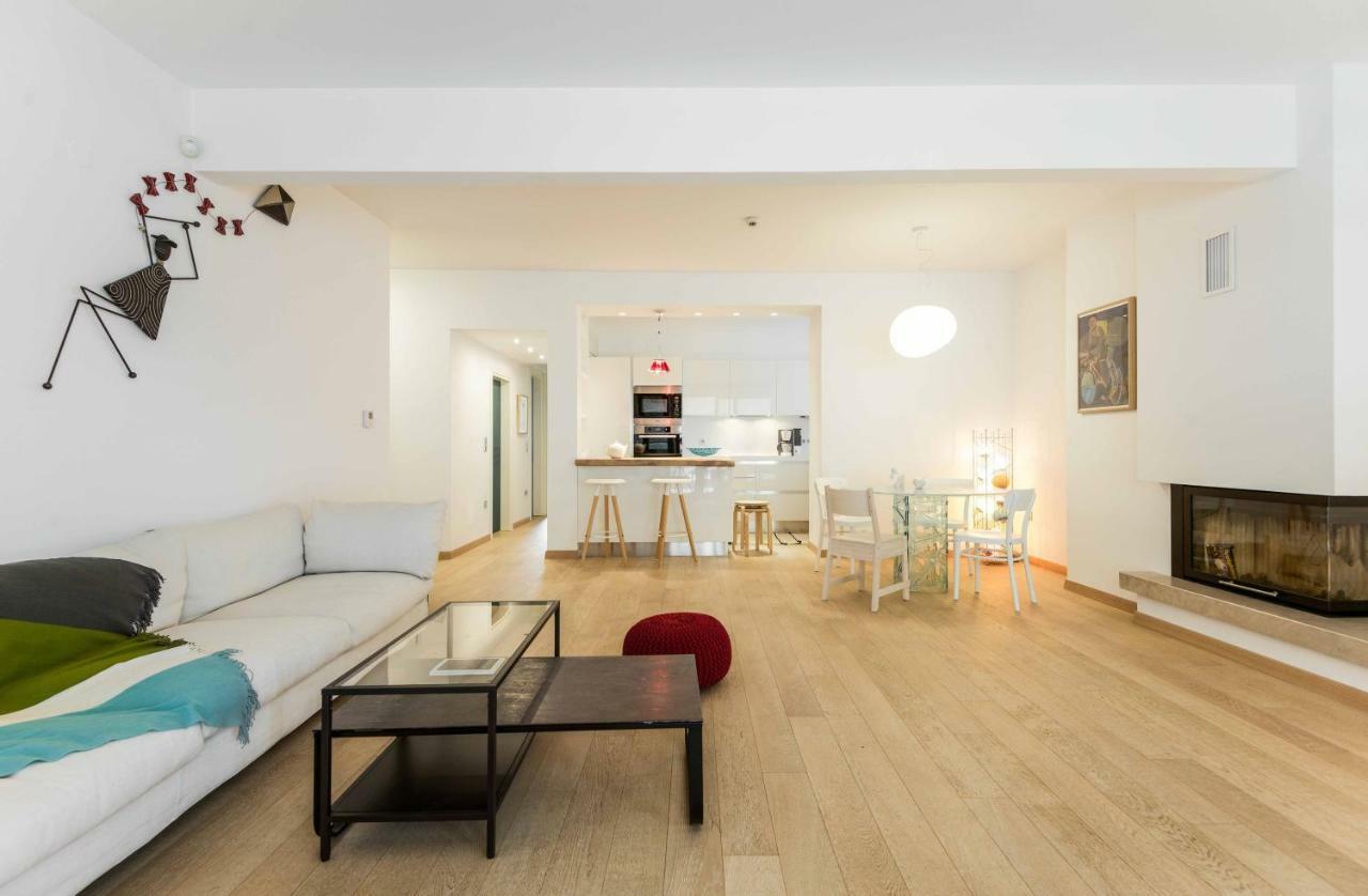 Stylish 3-Bedroom Apartment & Terrace سالونيك المظهر الخارجي الصورة